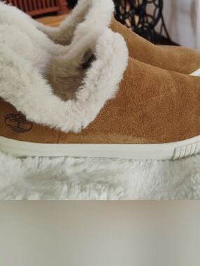 Timberland Women’s Chestnut Suede Shearling Slip-On Shoes